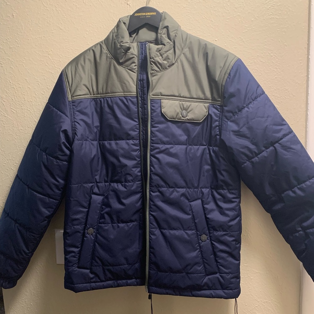 United By Blue, Men’s Bison Puffer Jacket,Navy/Olive. NWT, Bisonshield insulated